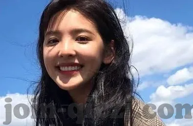 伊人色综合一区二区三区-探寻网络世界的多元色彩，伊人色综合一区二区三区的多维视角